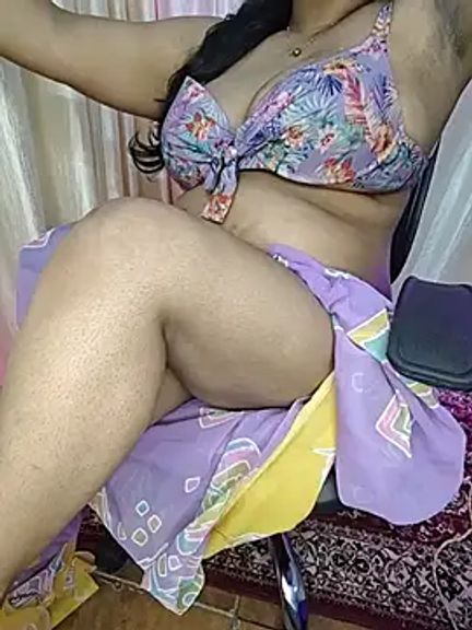 Curvy_Pooja
