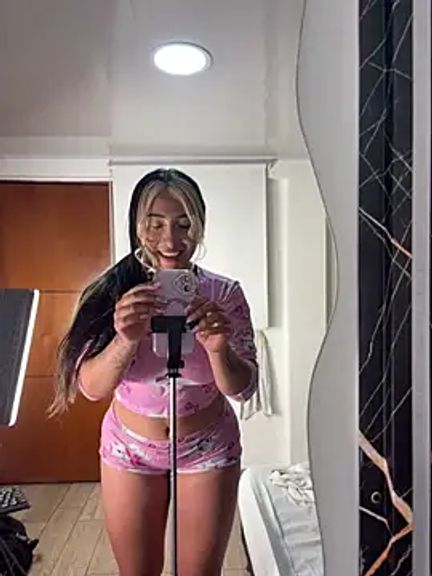 ManuelaVeeleez