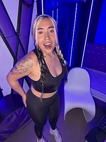 ManuelaVeeleez