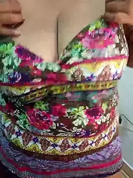 latina_bigtitss