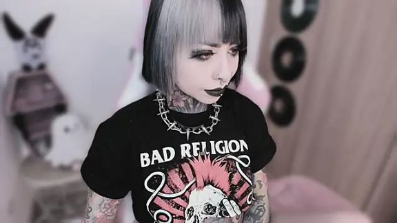 shes_creepy
