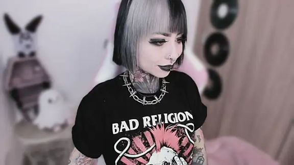 shes_creepy