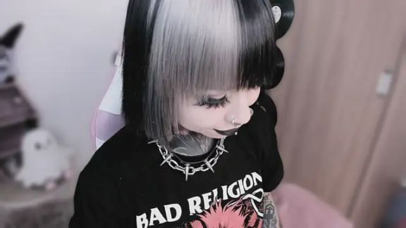 shes_creepy