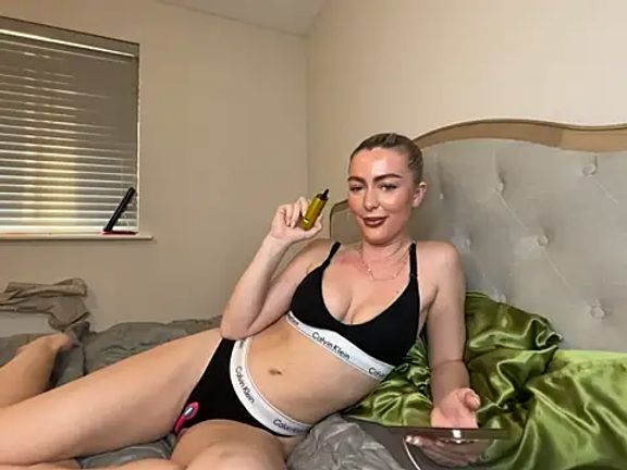 Lola_RaeX