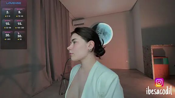 adriana_allien