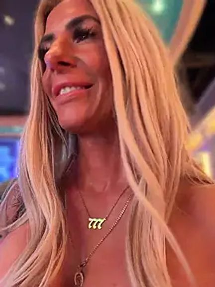 blondiluvsanal