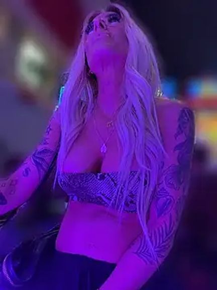 blondiluvsanal