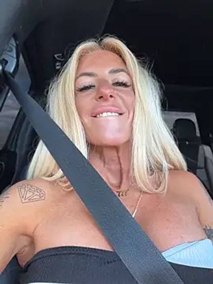 blondiluvsanal