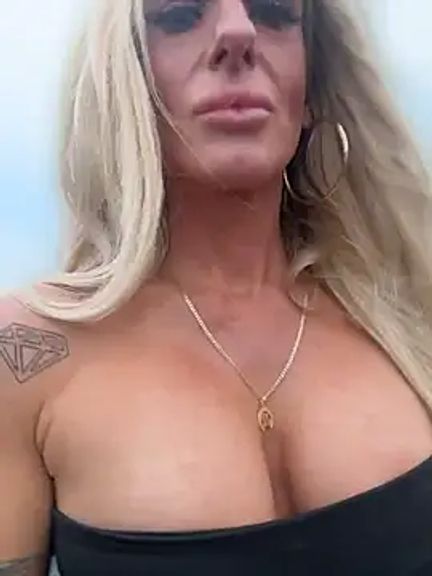 blondiluvsanal