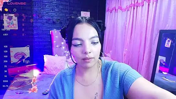 loren_tits24