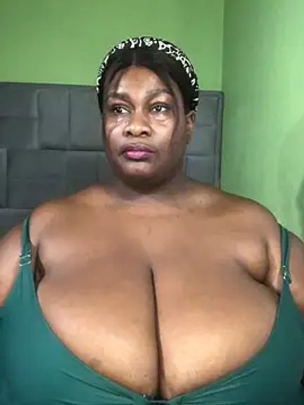bustytitsxxx