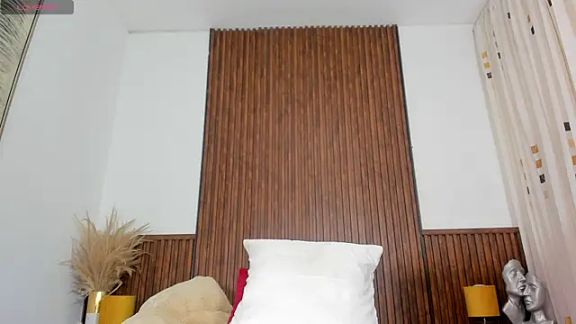 Mia_hornny_
