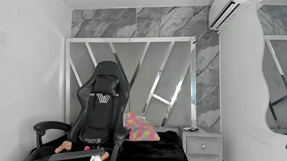 Mia_Petiteht