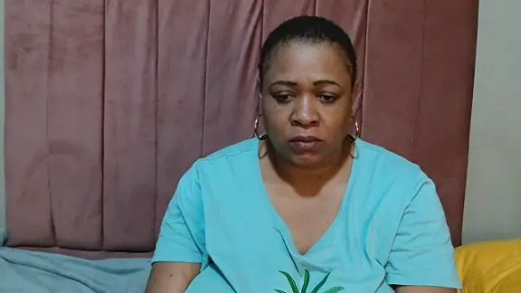BUSTYQUEEN56_