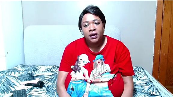 BUSTYQUEEN56_