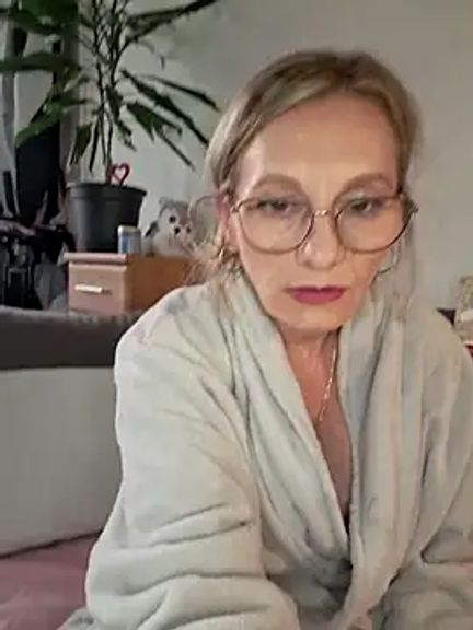 Blond_lady_czech