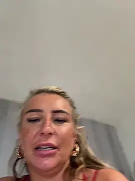 Naughtyhousewife_x