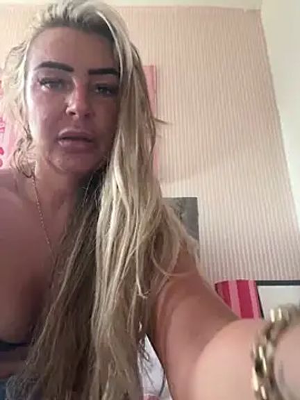 Naughtyhousewife_x