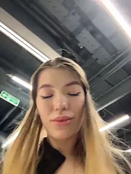 Risky_Mia69