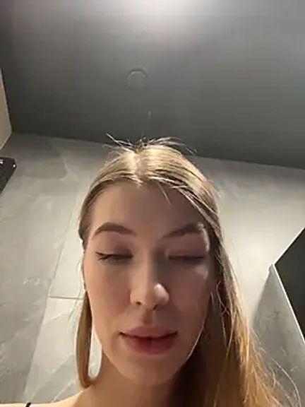 Risky_Mia69