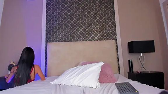 Larissa_Luna
