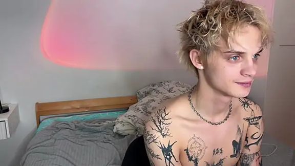 mia_side