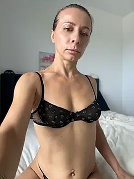 Mira_Luna