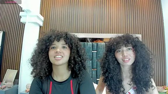 Chloe_and_Violeta