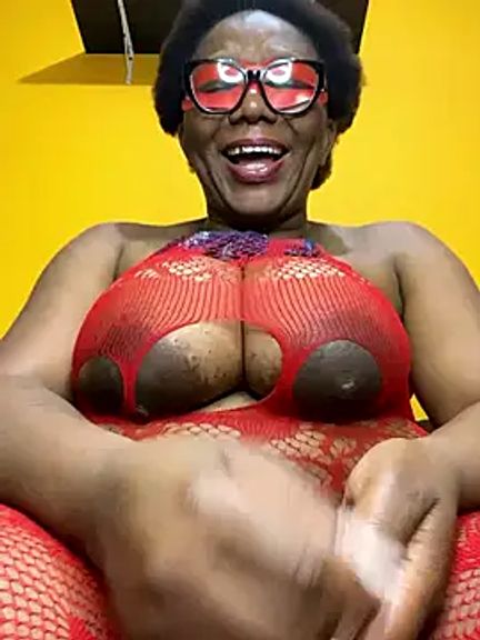BoobsQueeen