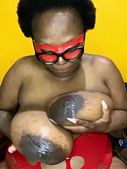 BoobsQueeen