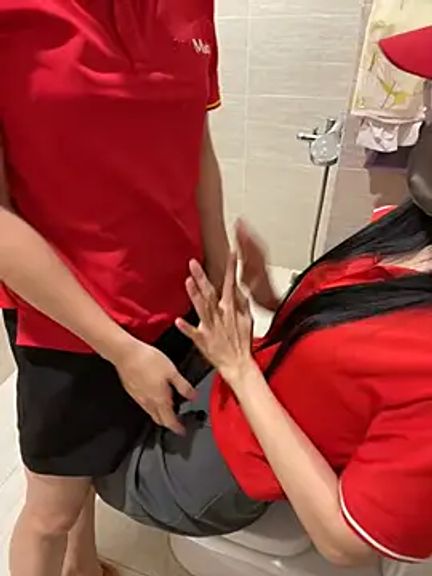 Sneaky_Cumshoot