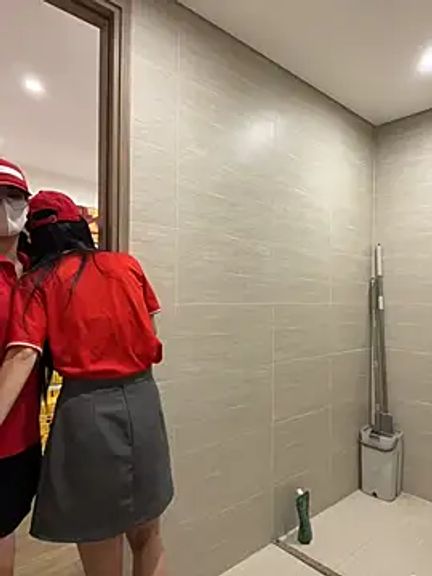 Sneaky_Cumshoot