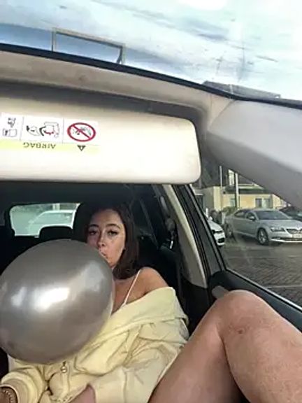 BrunetteBarbieXx_