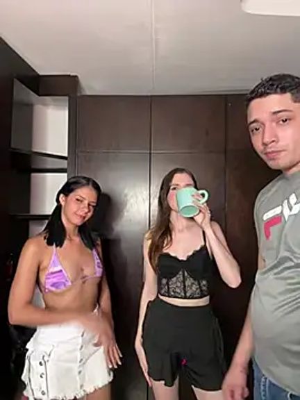 kevin_hotgirls