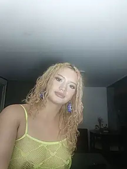Dalila_White14