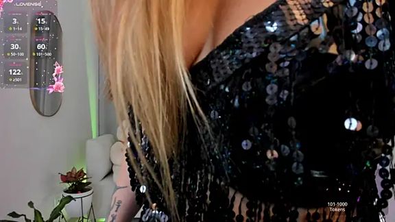 roxie_gates_