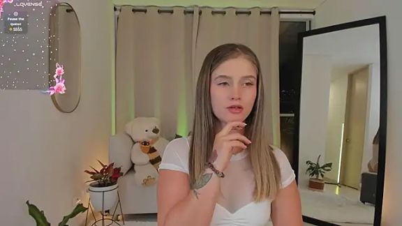 roxie_gates_