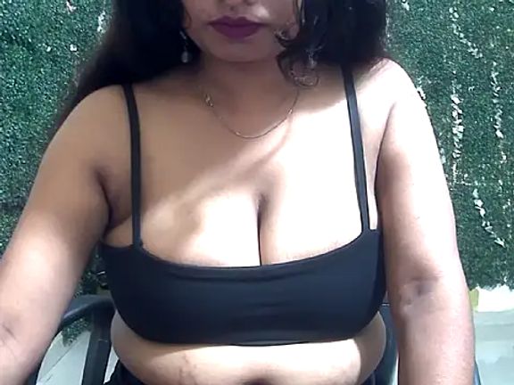 Ruhi_Hotty