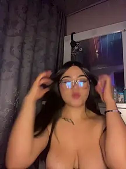 Lana_Hands
