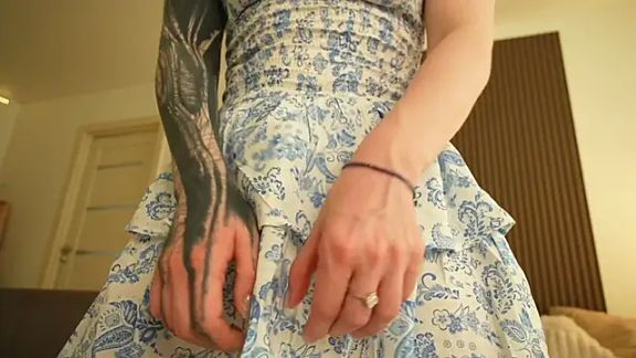 peach_in_stockings