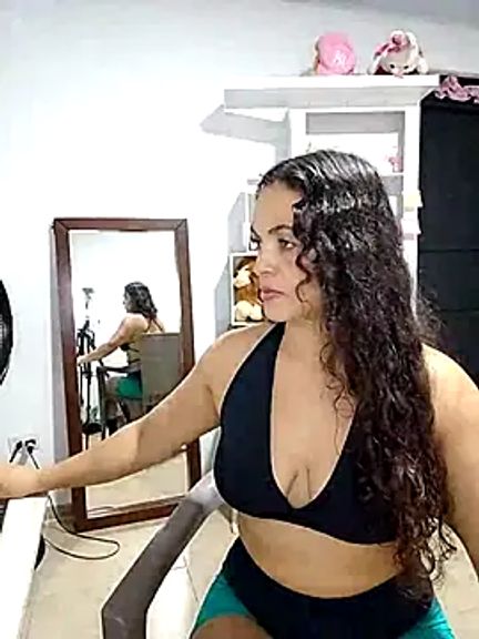 bella-diaz
