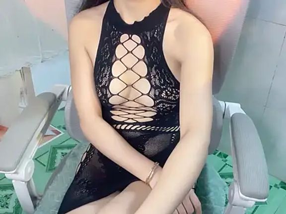-Naomii_