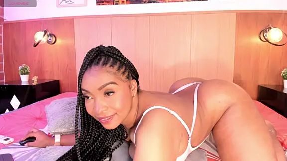 Anniie_Fox_