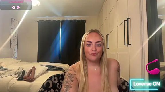 CurvyWetWife