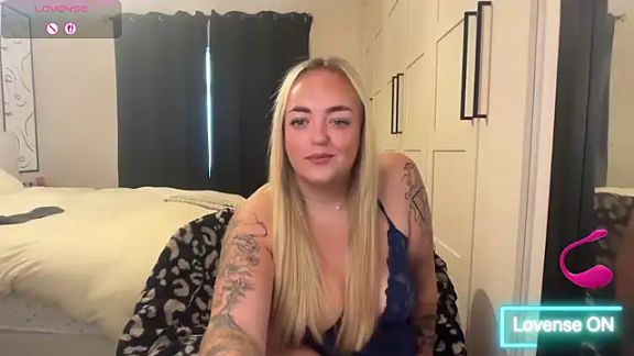 CurvyWetWife