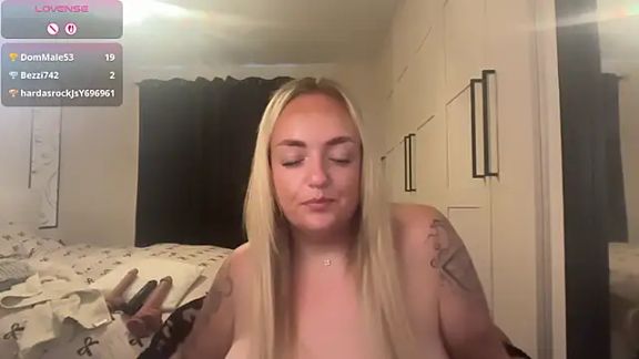 CurvyWetWife