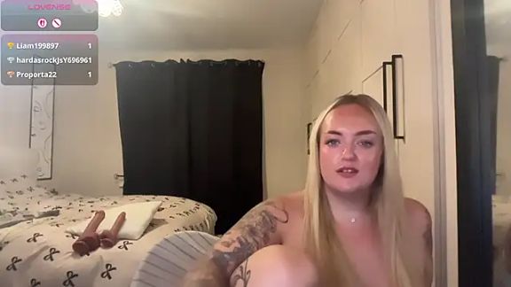 CurvyWetWife