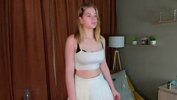 BlondeBombX