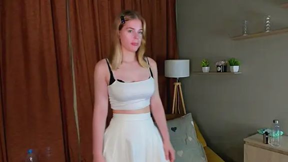 BlondeBombX