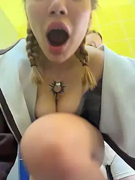 FlashTitsRoyal